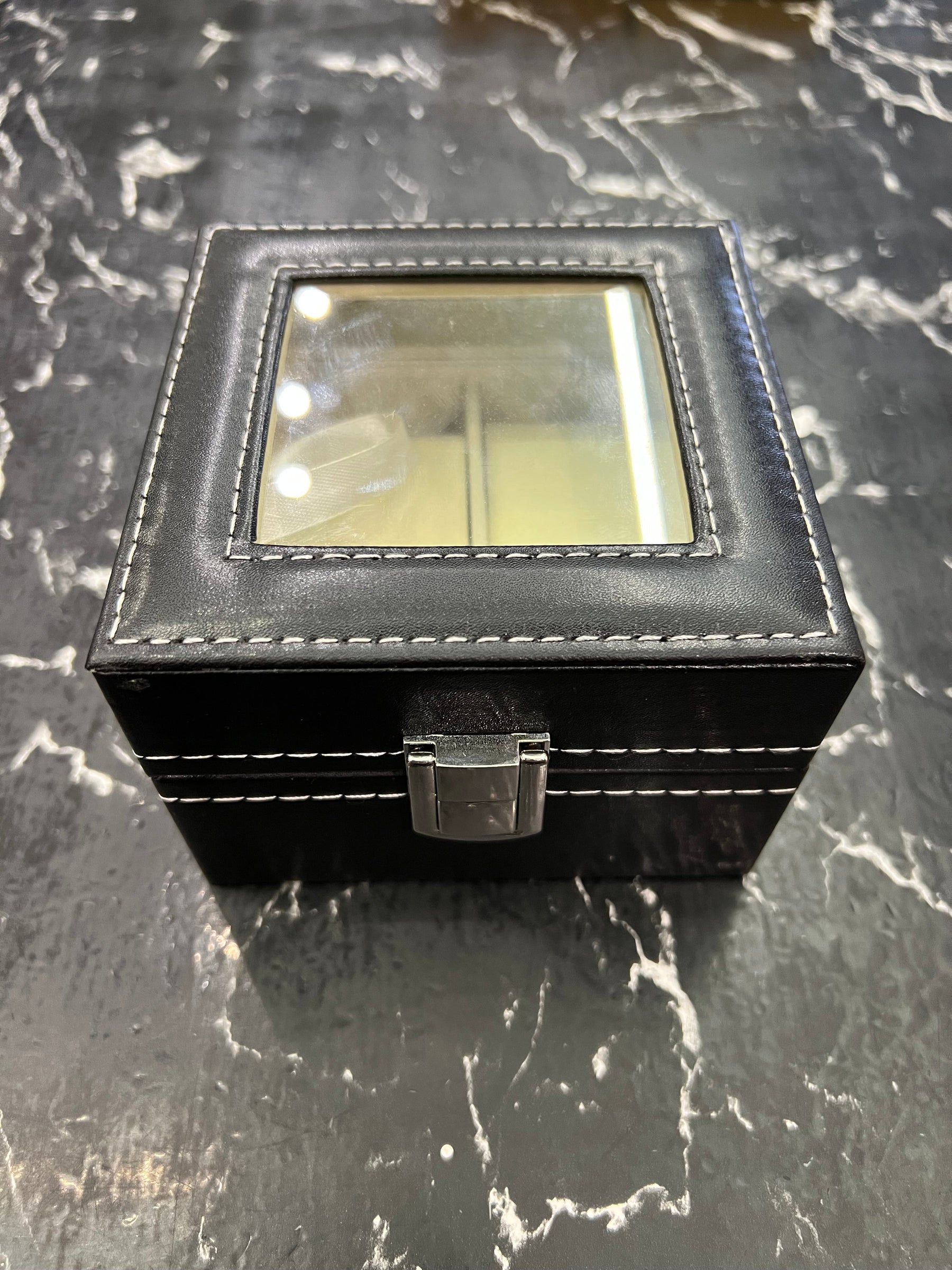 MALETA COM 2 RELÓGIOS