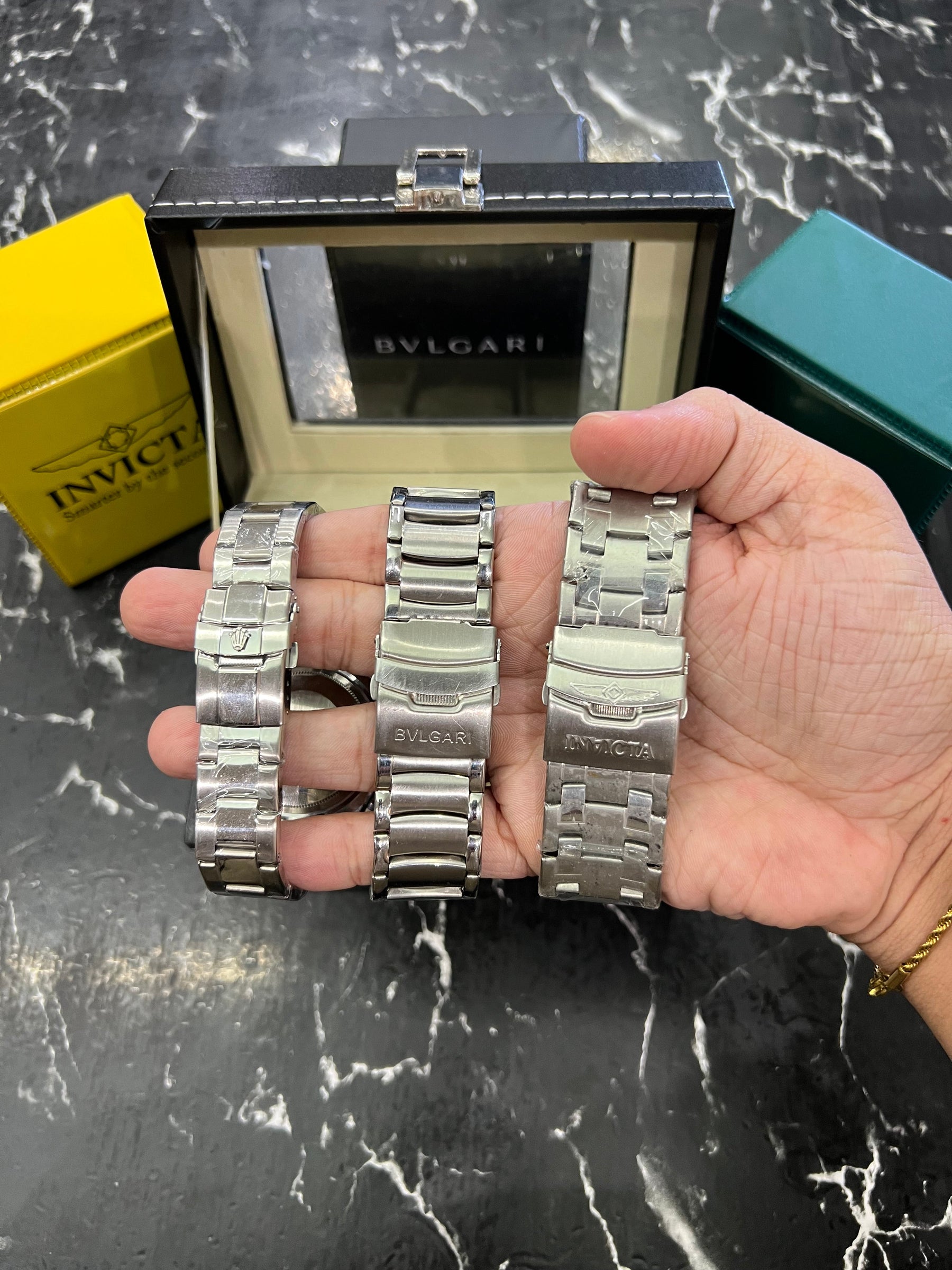 MALETA COM 3 RELÓGIOS