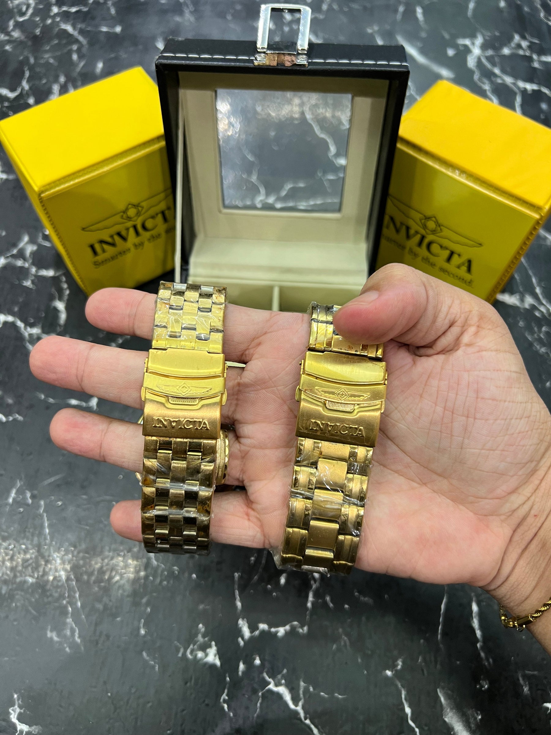 MALETA COM 2 RELÓGIOS