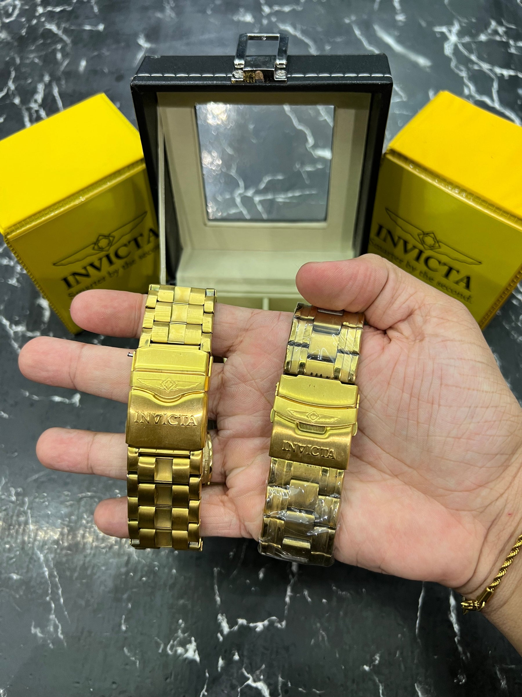 MALETA COM 2 RELÓGIOS