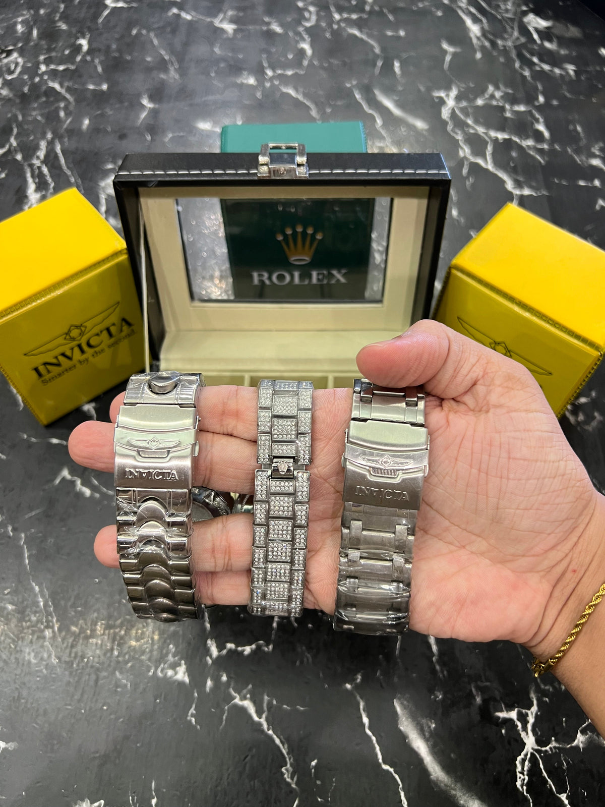 MALETA COM 3 RELÓGIOS