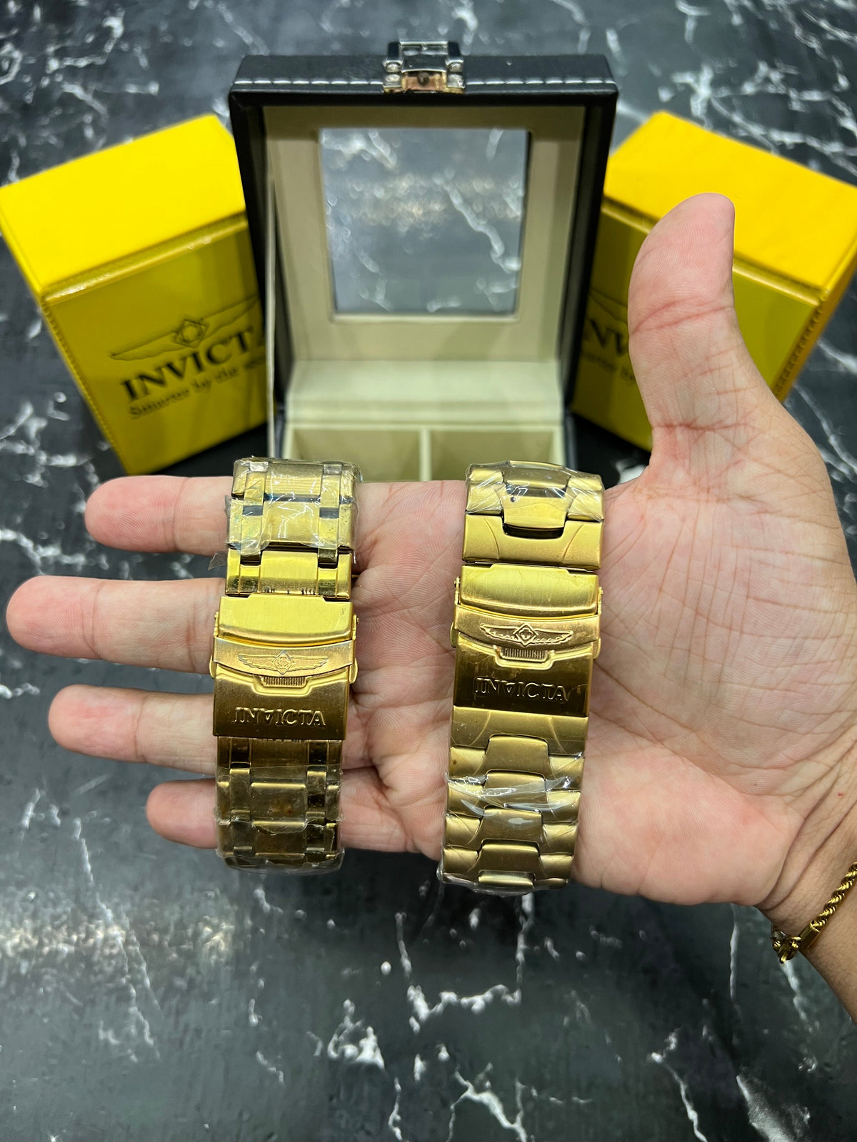 MALETA COM 2 RELÓGIOS