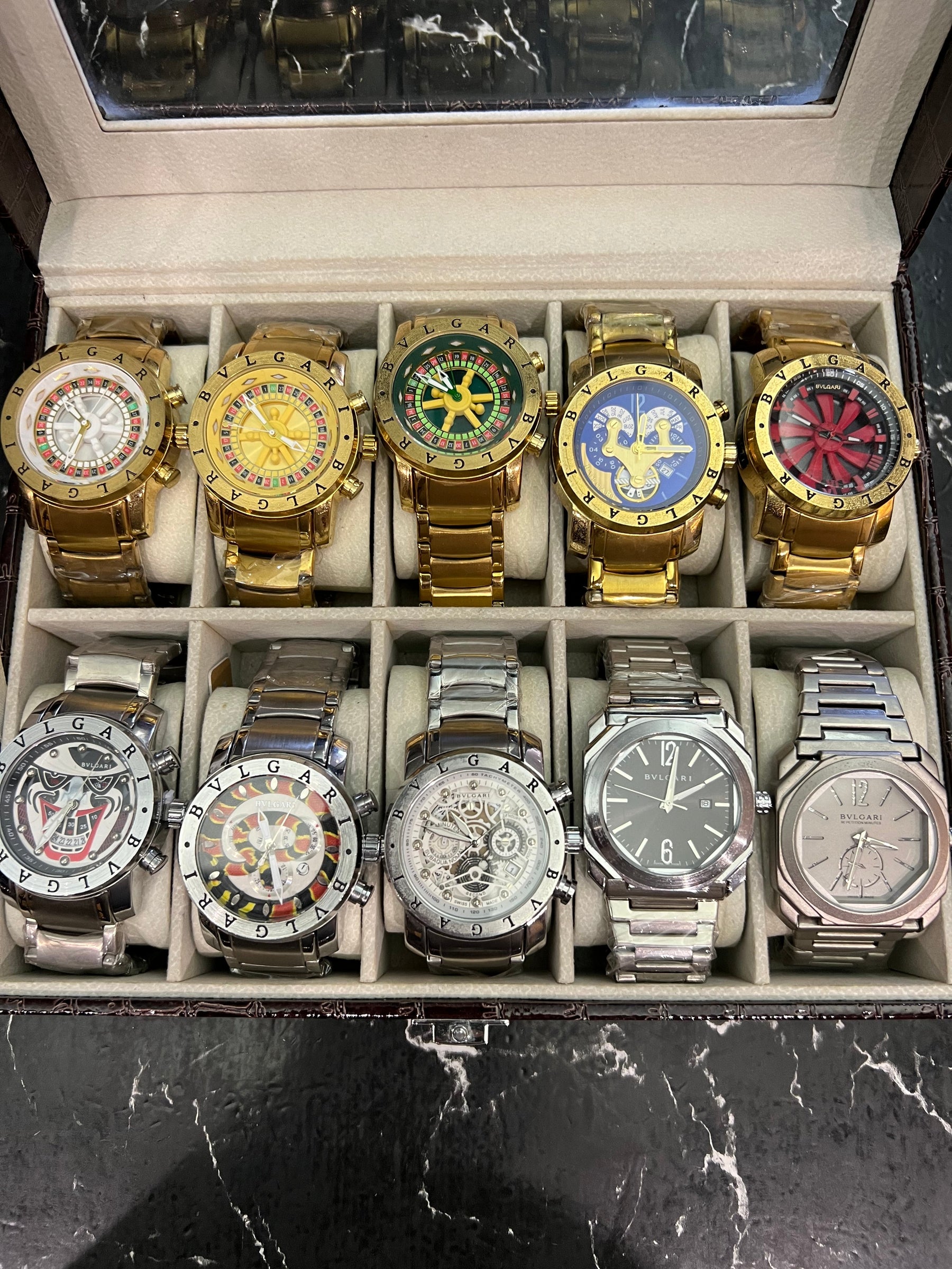 MALETA COM 10 RELÓGIOS