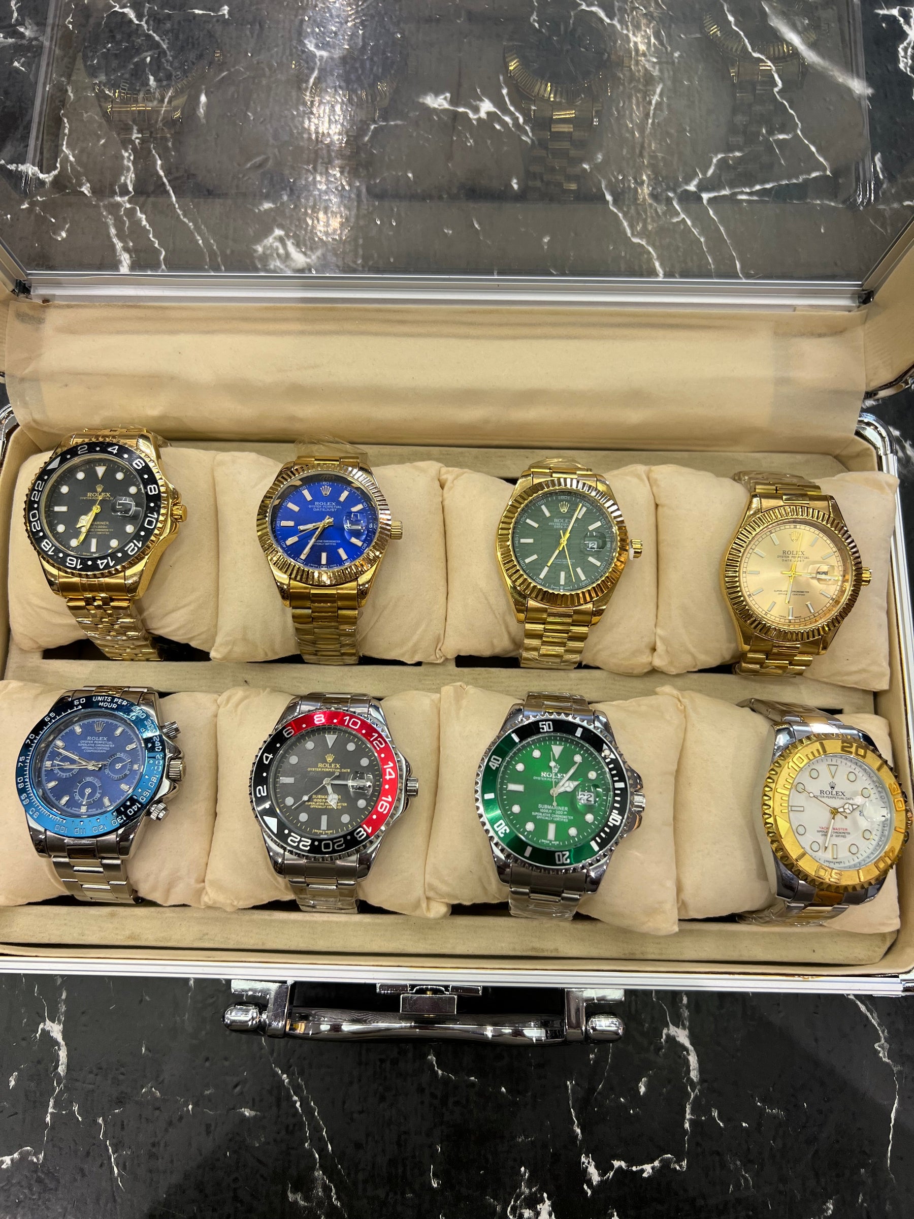 MALETA COM 8 RELÓGIOS