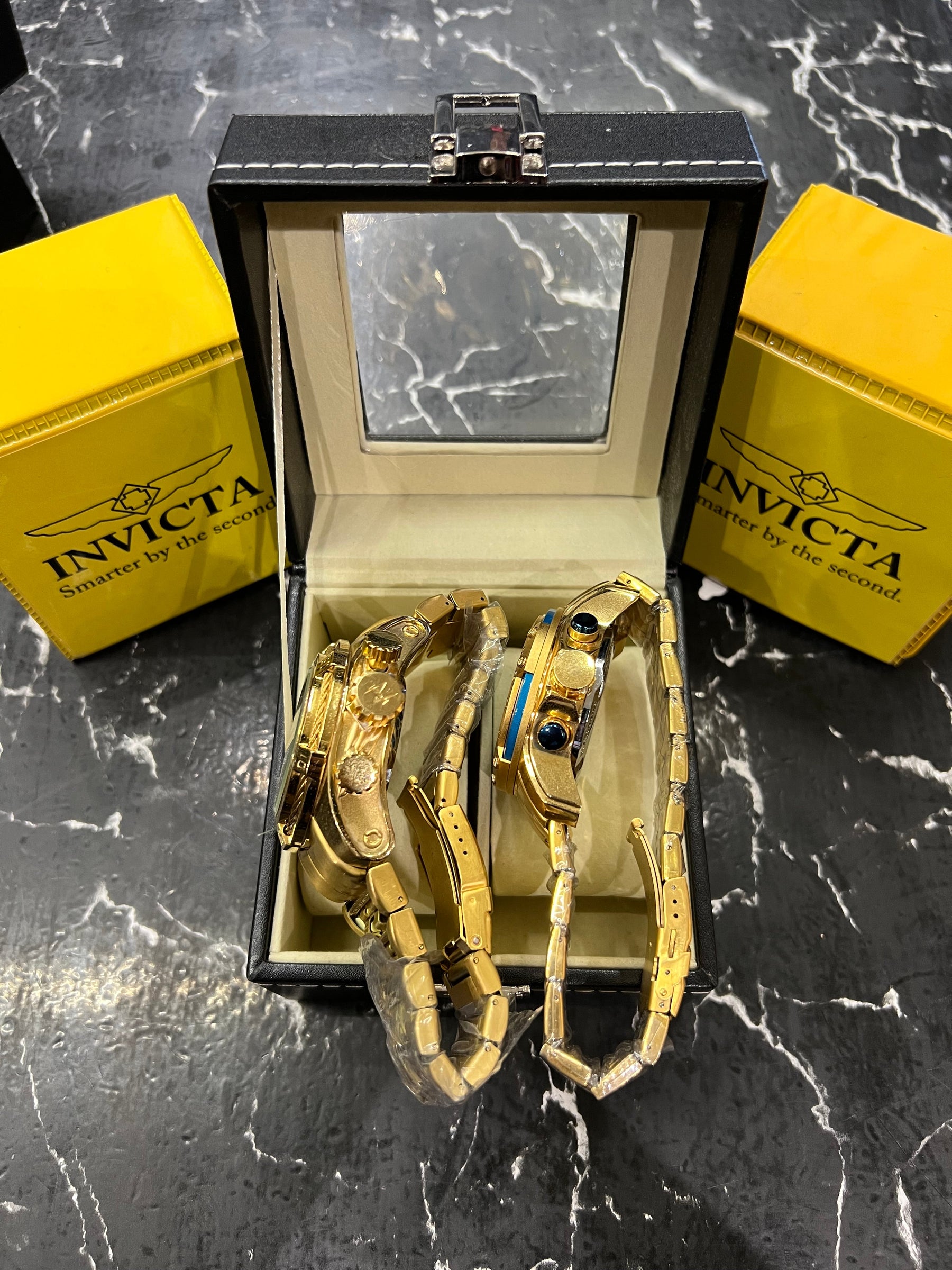 MALETA COM 2 RELÓGIOS