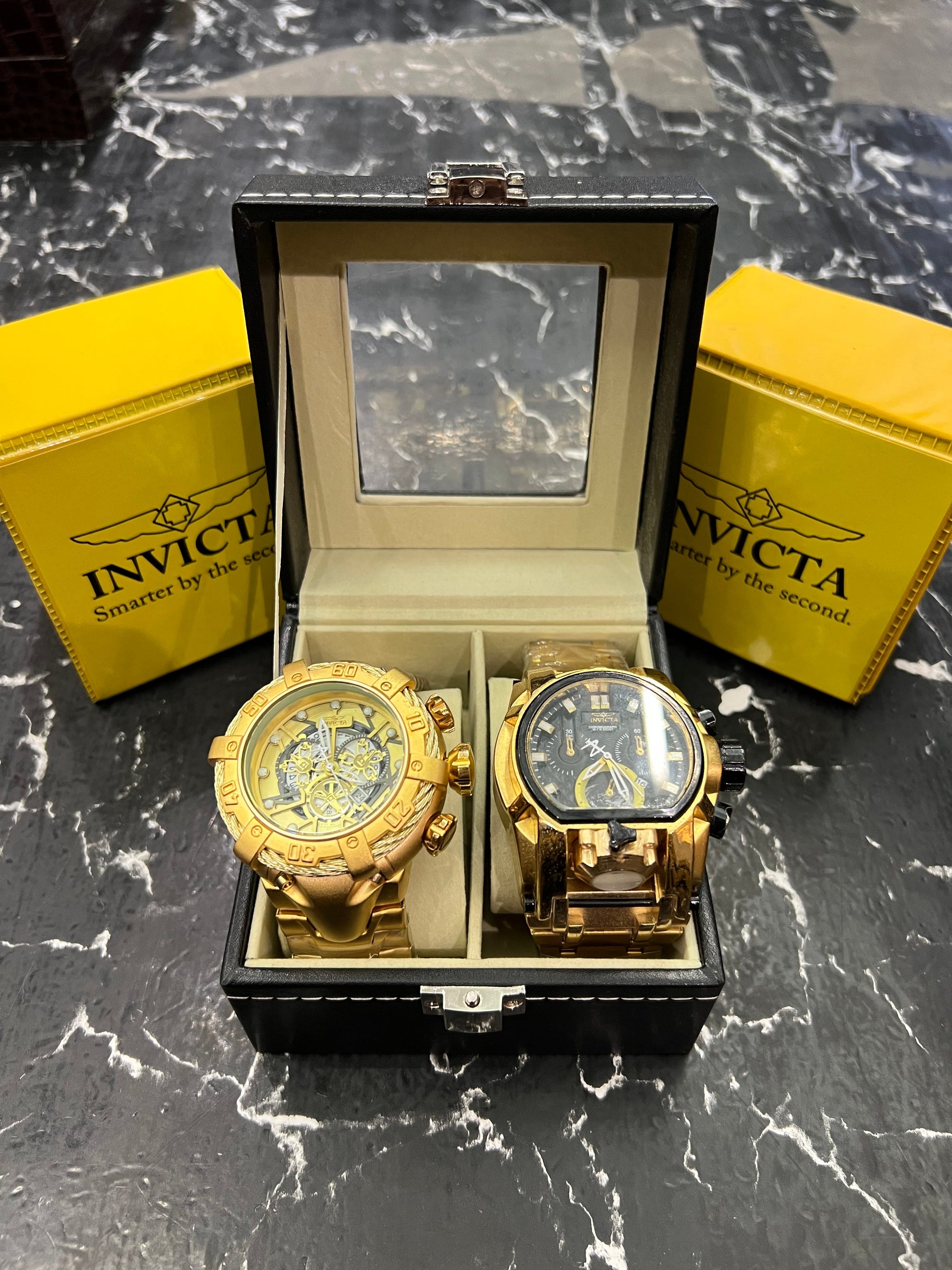 MALETA COM 2 RELÓGIOS