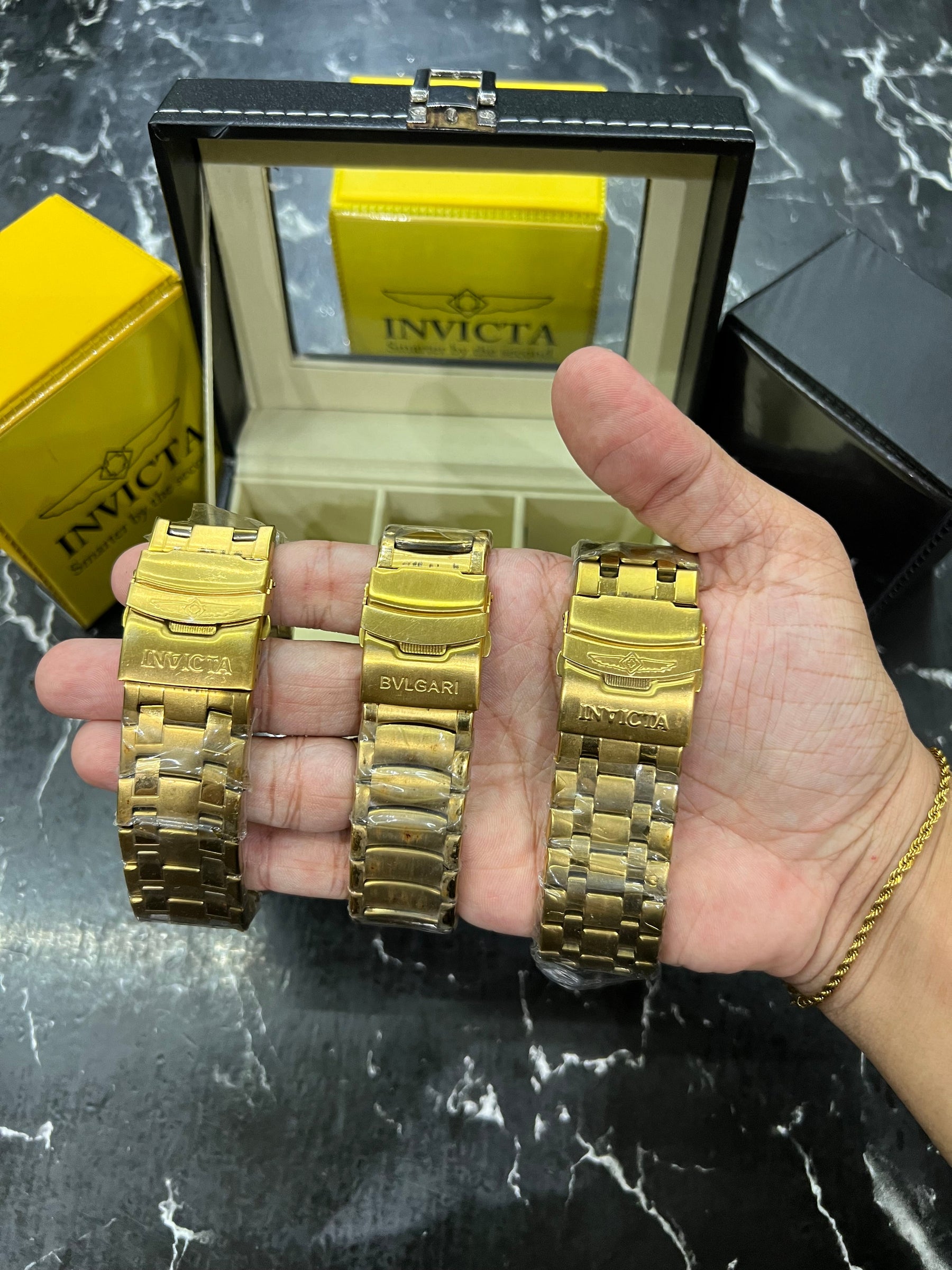 MALETA COM 3 RELÓGIOS