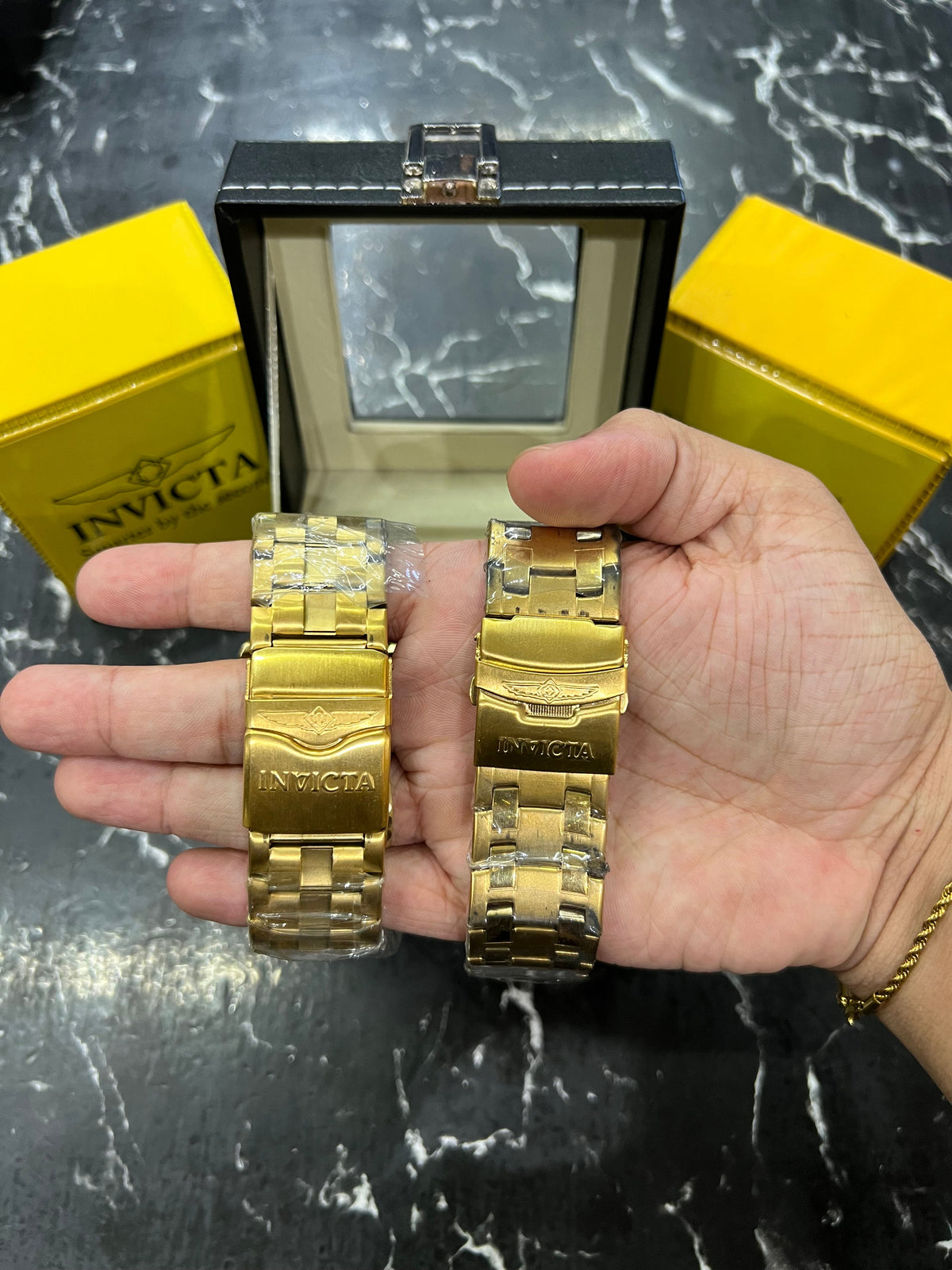 MALETA COM 2 RELÓGIOS