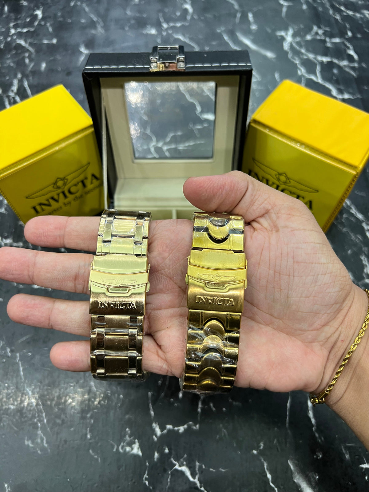 MALETA COM 2 RELÓGIOS