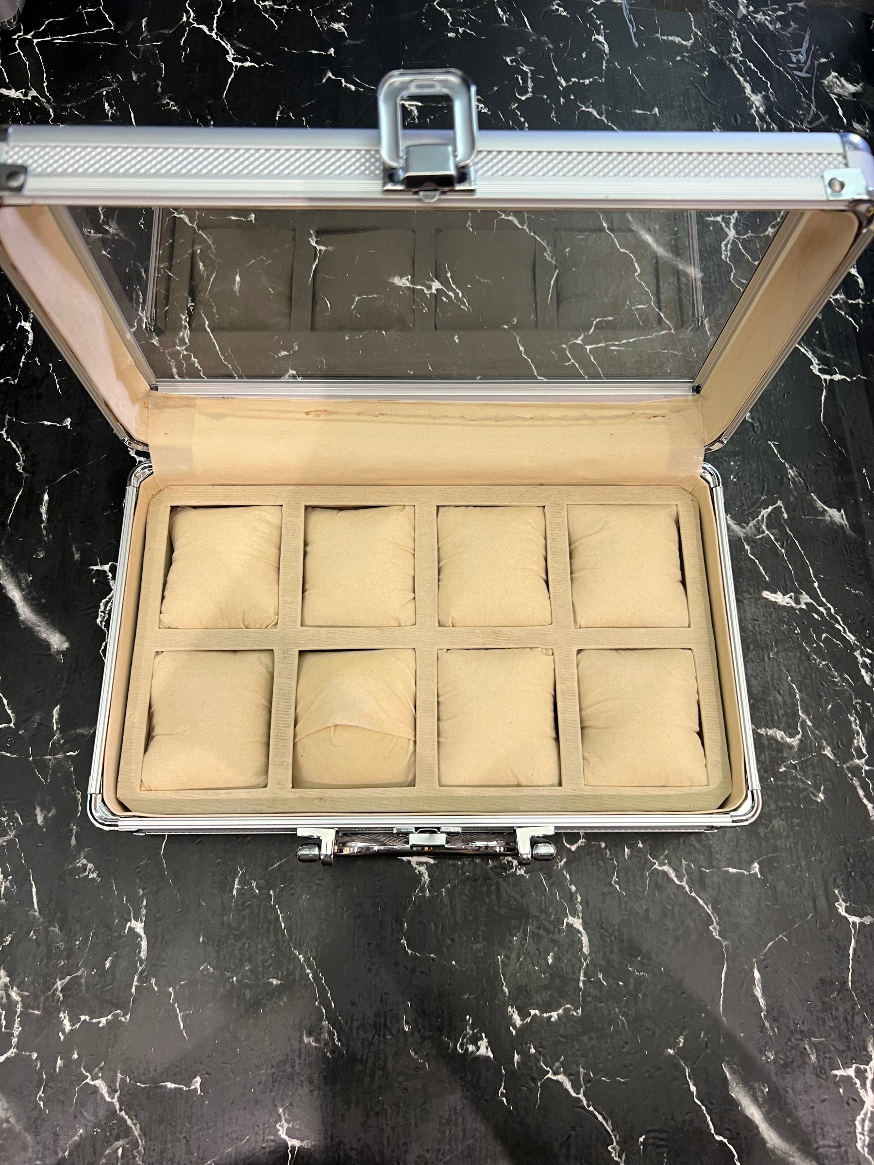 MALETA COM 8 RELÓGIOS