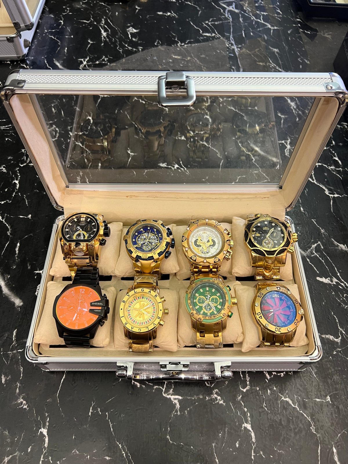MALETA COM 8 RELÓGIOS