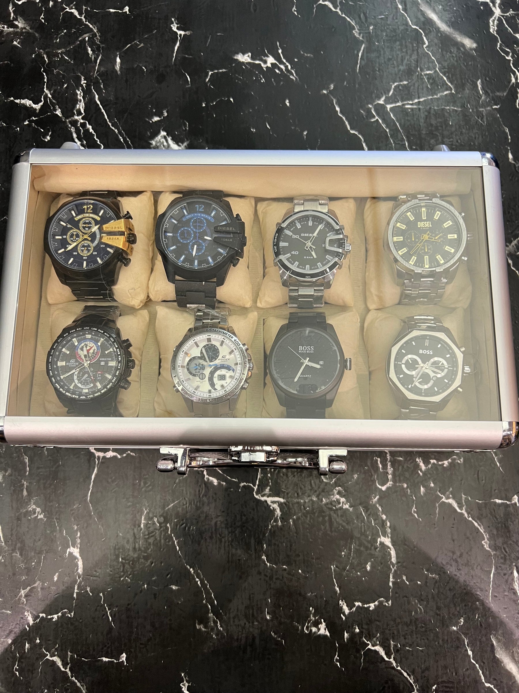 MALETA COM 8 RELÓGIOS