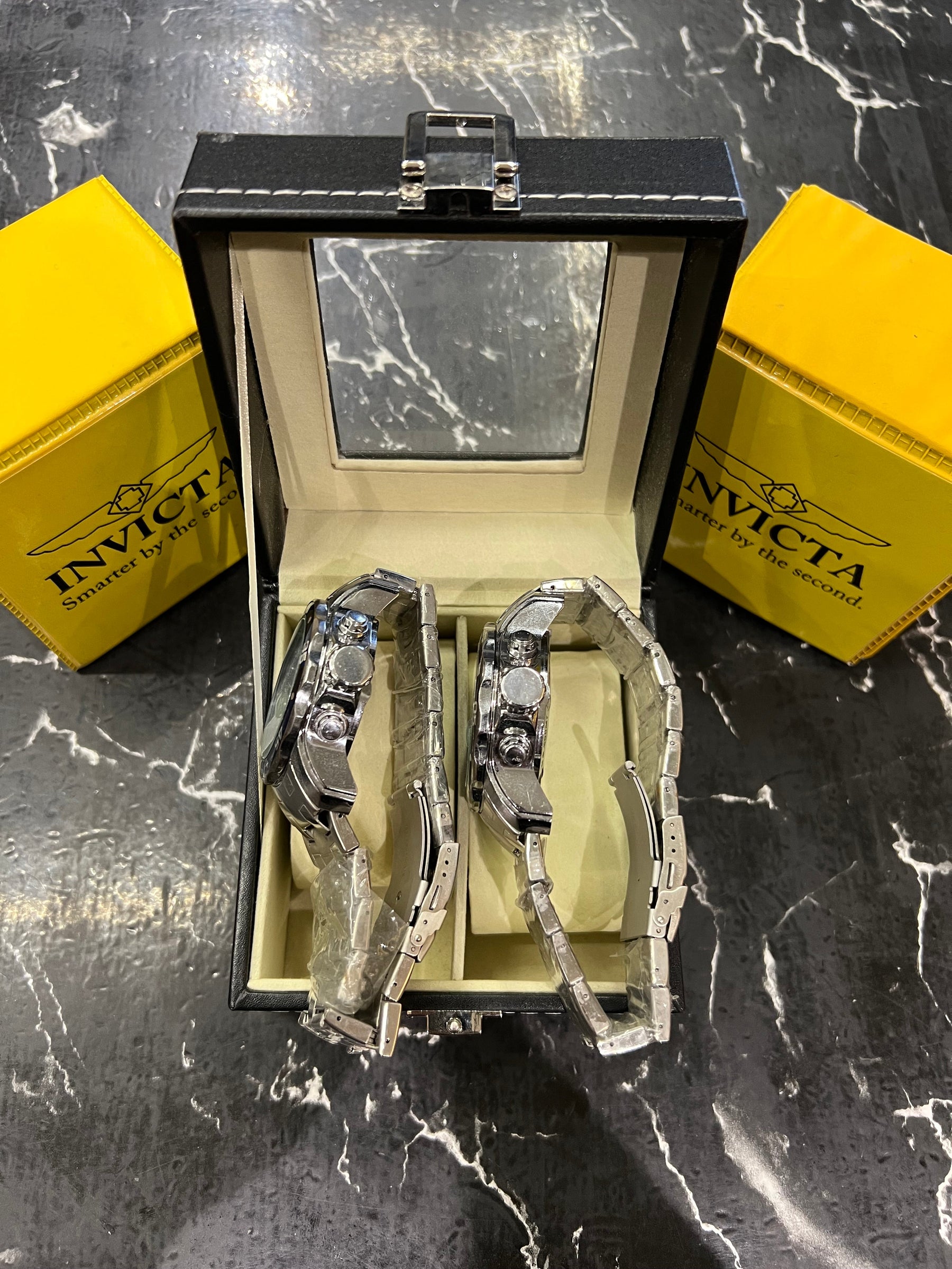 MALETA COM 2 RELÓGIOS