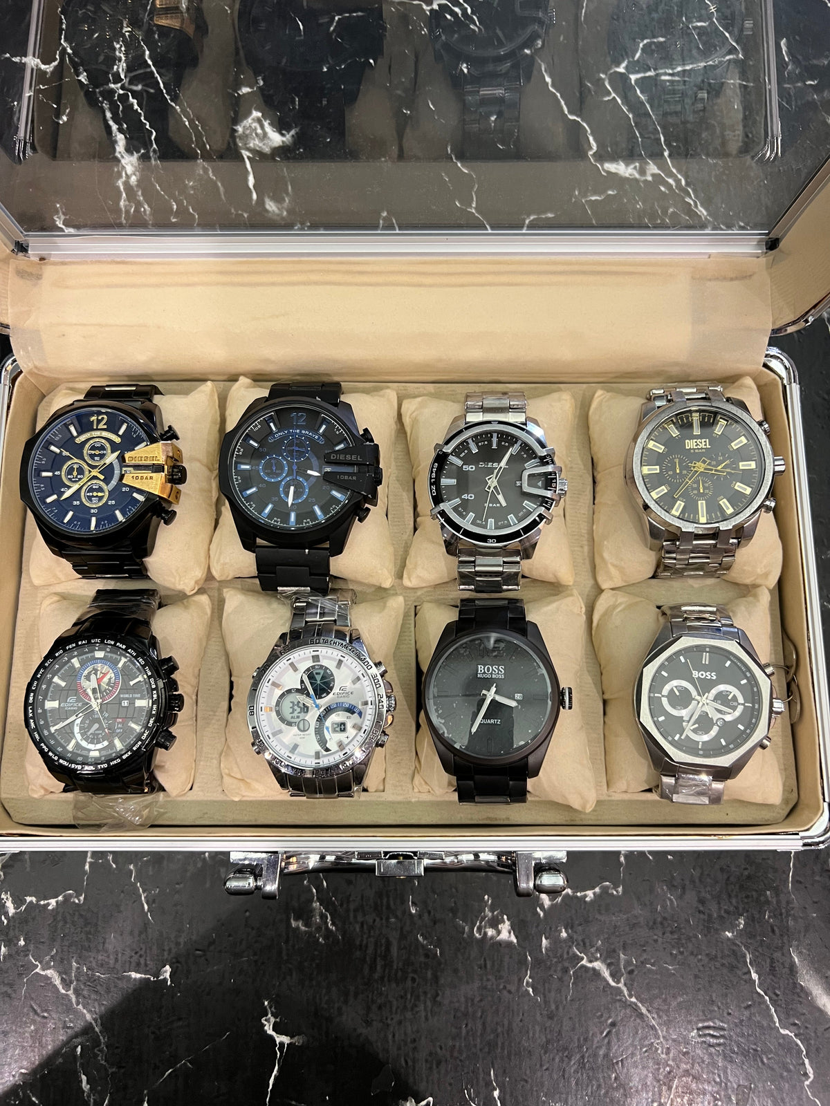 MALETA COM 8 RELÓGIOS