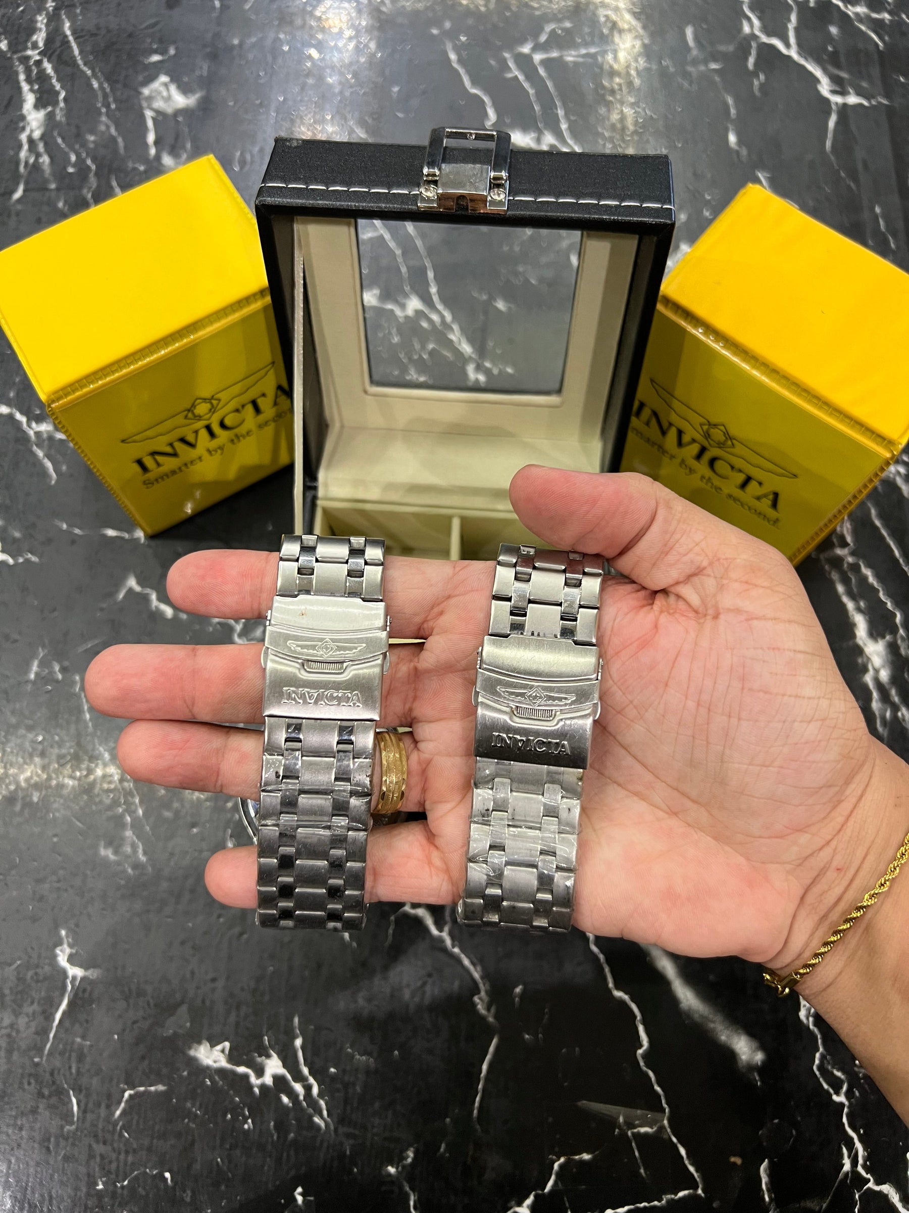 MALETA COM 2 RELÓGIOS