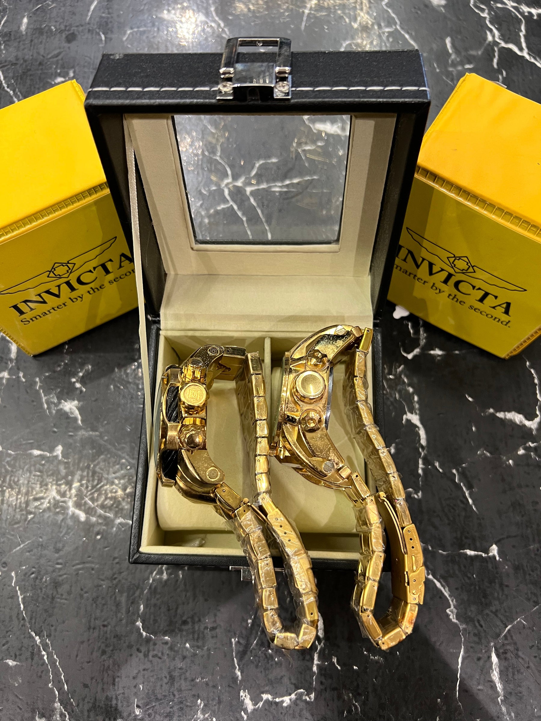 MALETA COM 2 RELÓGIOS