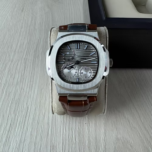PATEK PHILIPPE NAUTILUS PRATA CINZA COURO 40MM